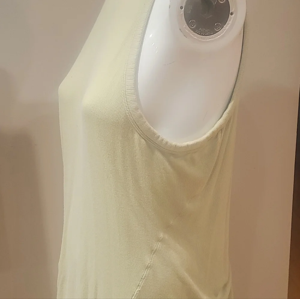 Lululemon Hold Tight Tank. Size 14 - Picture 6 of 7
